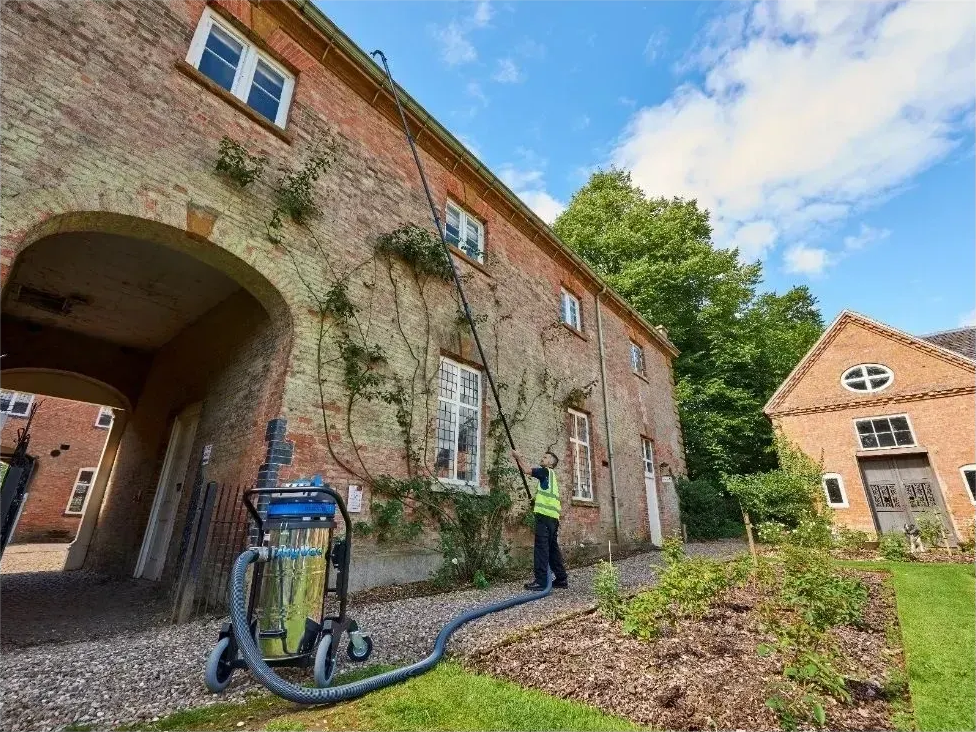 Commercial Window Cleaner in Kingswinford